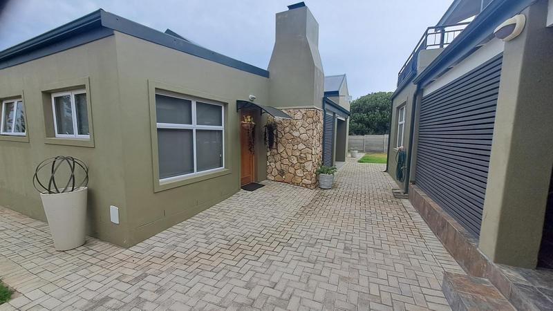 6 Bedroom Property for Sale in Stilbaai Wes Western Cape
